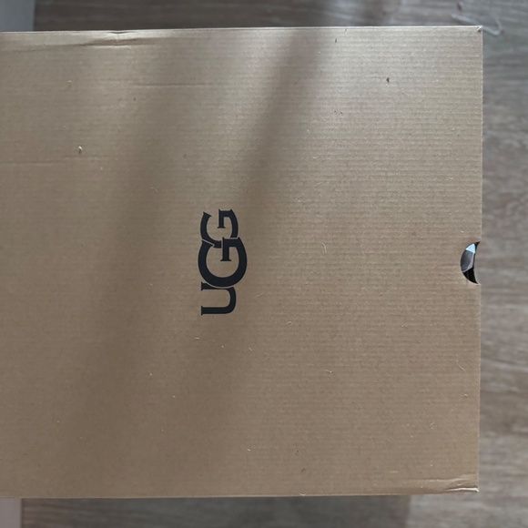 UGG GOLDENRISE ANKLE STRAP PLATFORM SANDAL - Picture 2 of 3